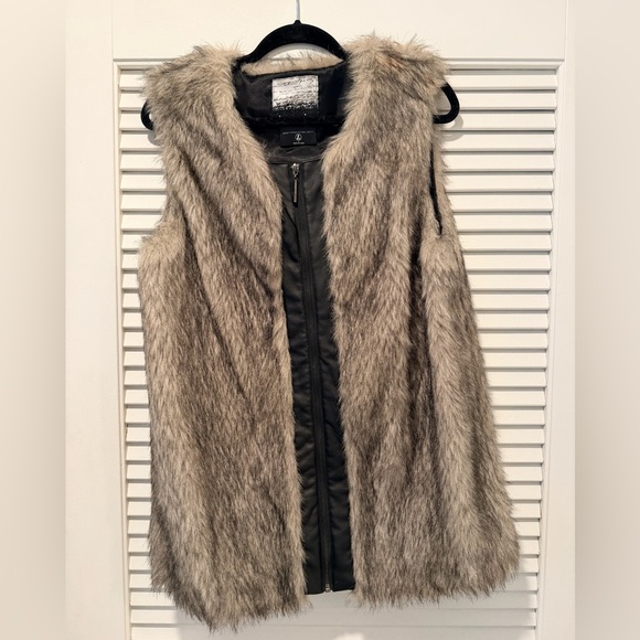 Kensie Faux Fur Vest with Zipper - Picture 2 of 4